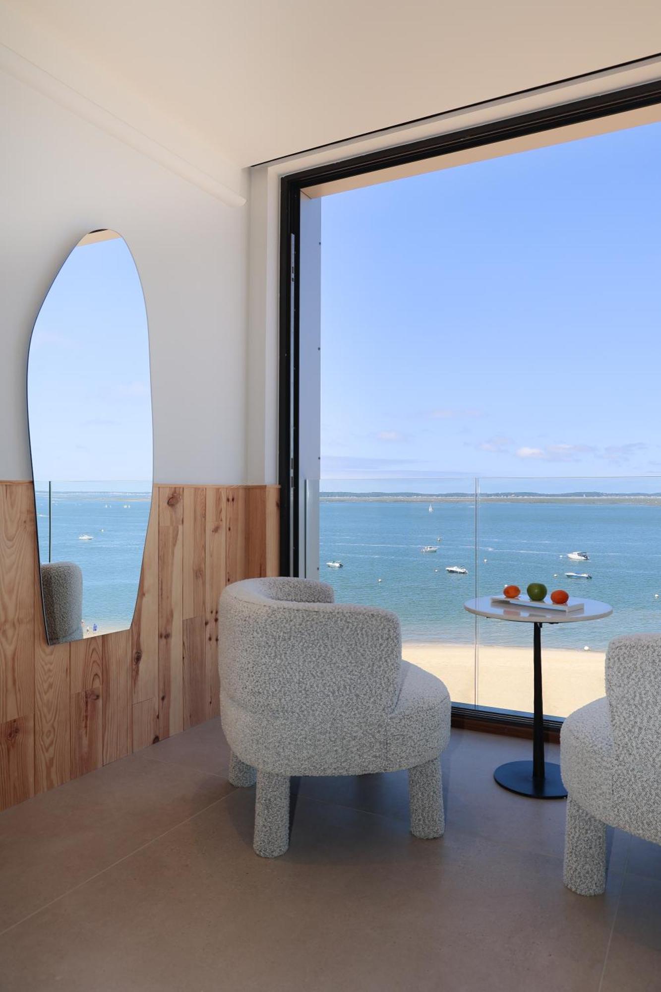 Les Vagues & Hotel 5*